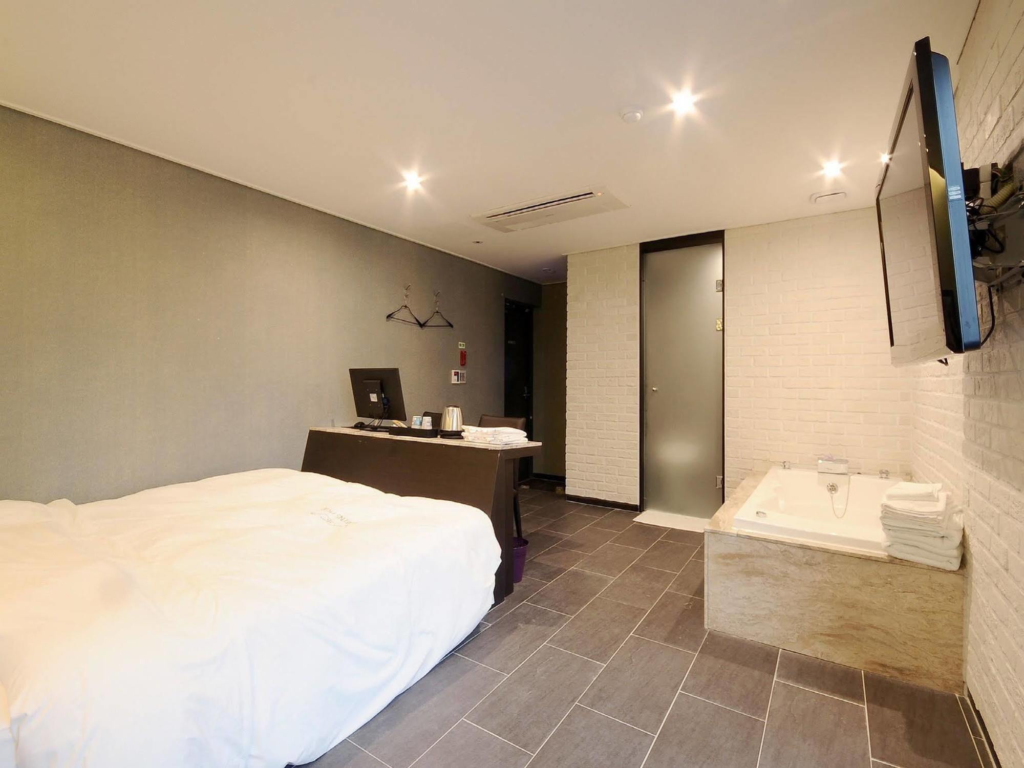 Queens Hotel Seomyeon Busan Exterior foto