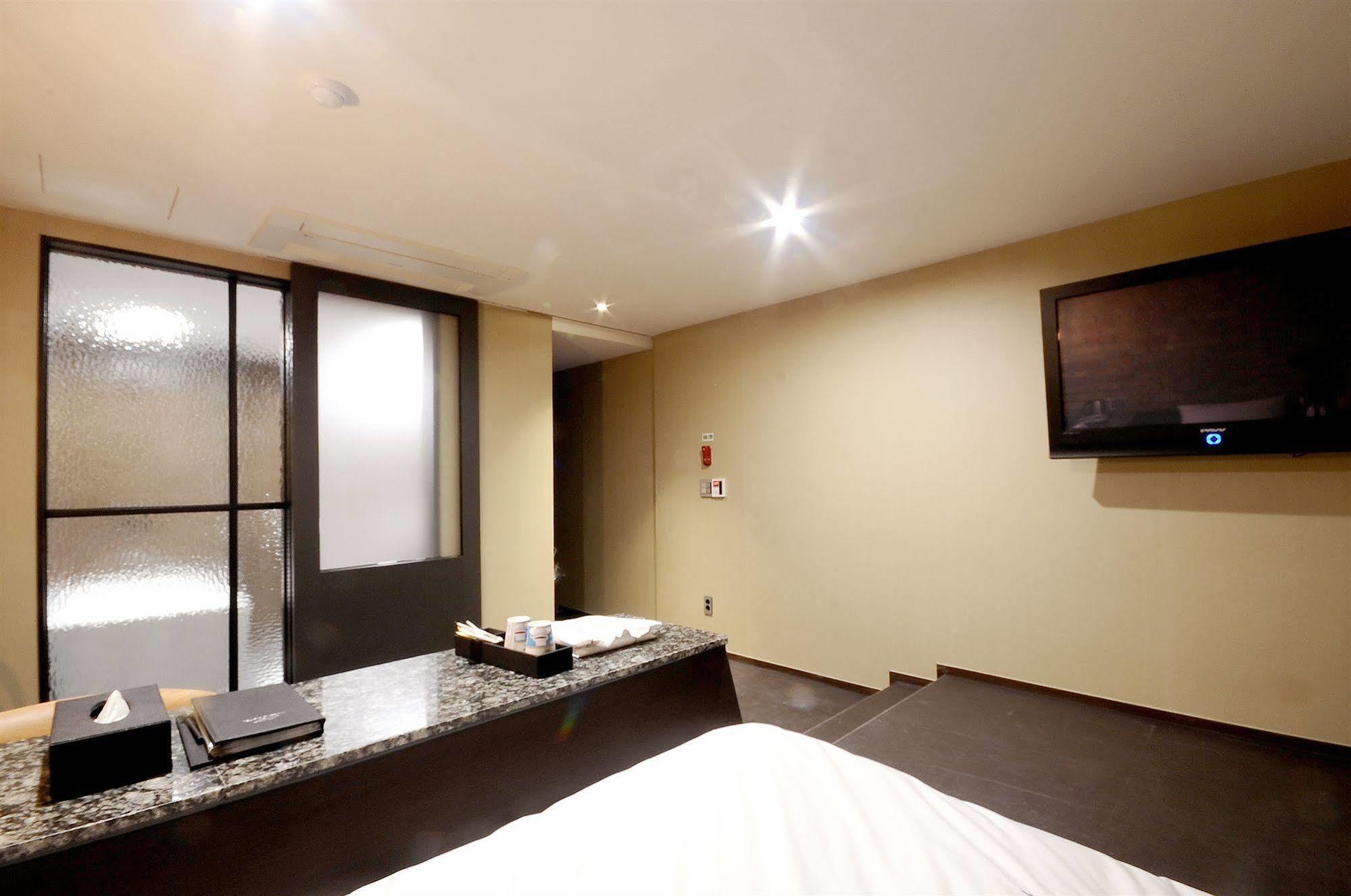 Queens Hotel Seomyeon Busan Exterior foto